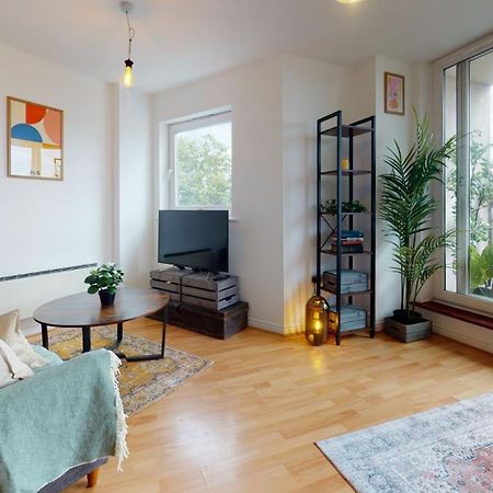 Cozy Hackney Apartment London Eksteriør billede